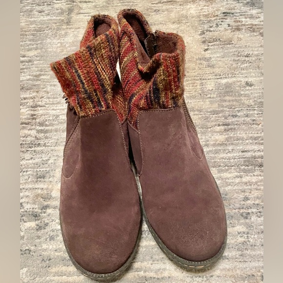 Boc Born Concepts Women's Burgundy Suede Leather & Fabric Upper Ankle Boots 9M - Picture 2 of 11